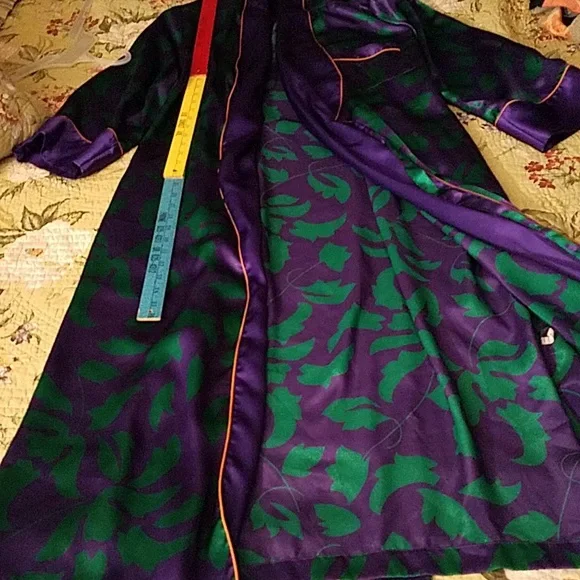 Vintage Victoria's Secret Gold Label Robe - Picture 13 of 16